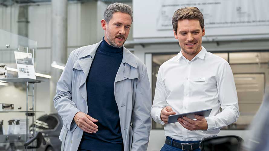 Demonstracyjne samochody BMW.